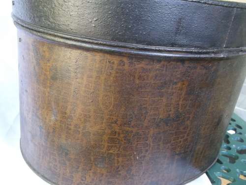 Victorian hat tin Victoriaanse metaal hoededoos