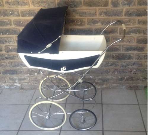 VINTAGE TOY PRAM FOR DOLLS