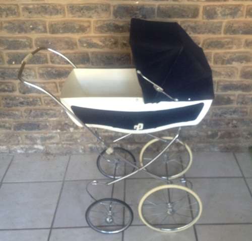 VINTAGE TOY PRAM FOR DOLLS