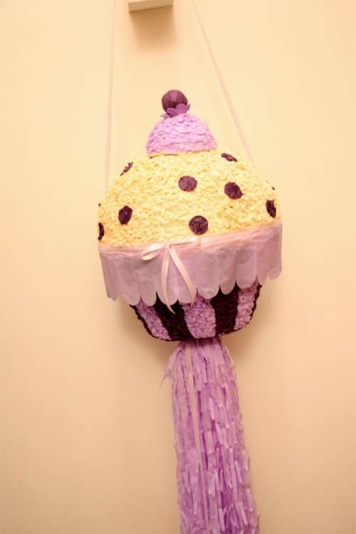 Cupcake pinata