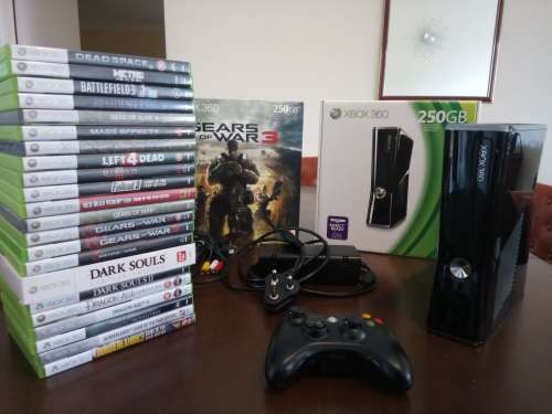 Xbox 360 250Gb, Complete + 22 Original Games