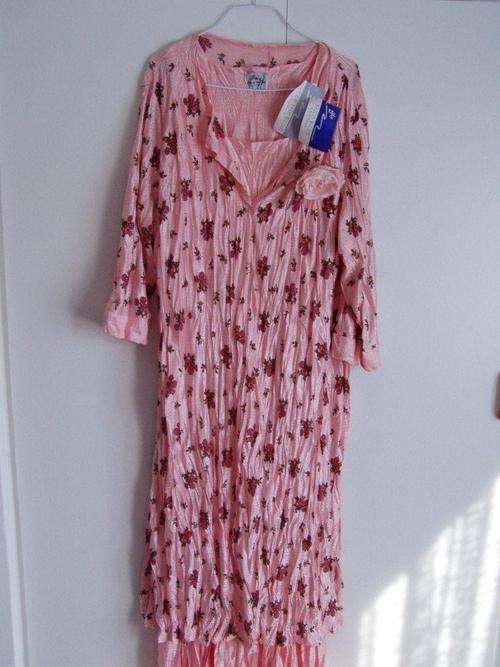 BRAND NEW OUT OF THE BLUE TWO-PIECE FLORAL PINK DRESS - STUNNING!!!