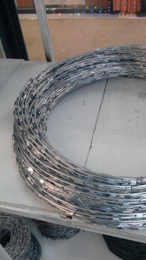 Galvanised Coil Razor wire 10Meters walling per roll (10Kg)