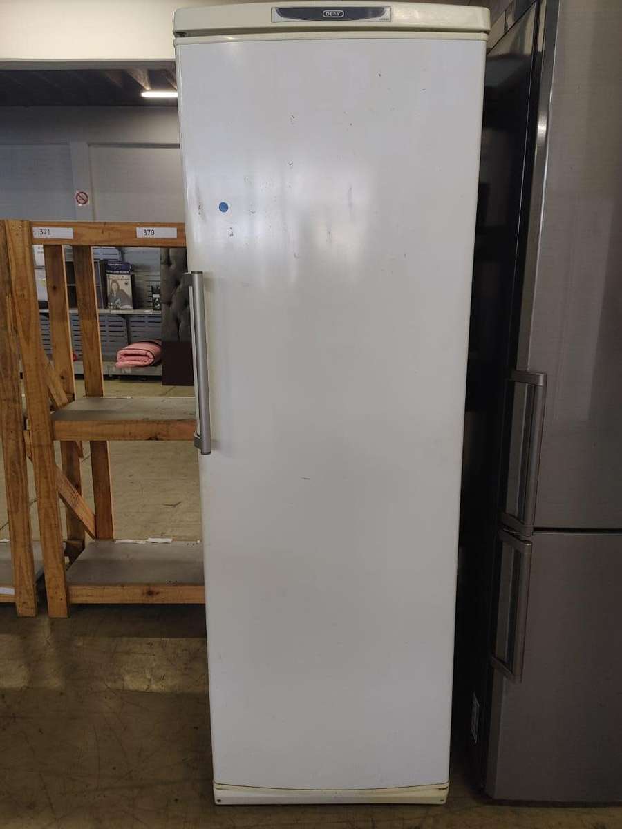 Spacious Upright Freezer! Defy Model F350 (Grade C, Affordable)