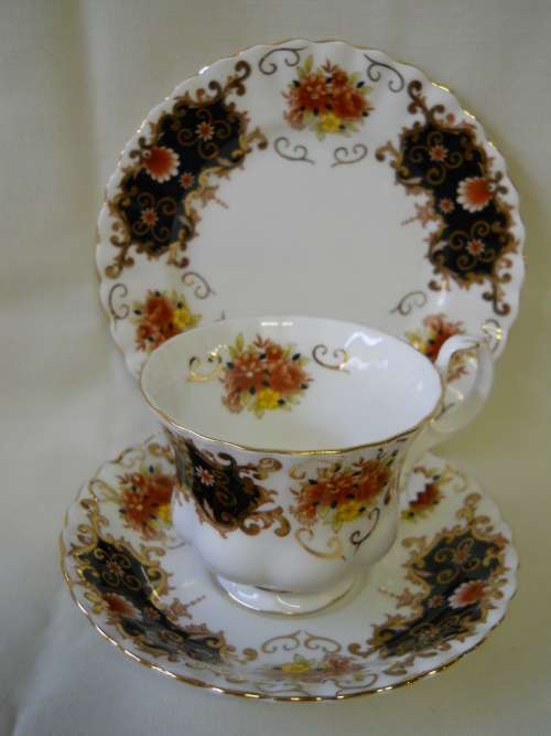 ROYAL  ALBERT  -  HERITAGE  -   TRIO