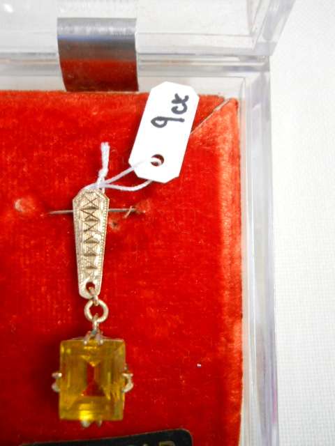 9ct  Gold  -  Vintage  Pendant