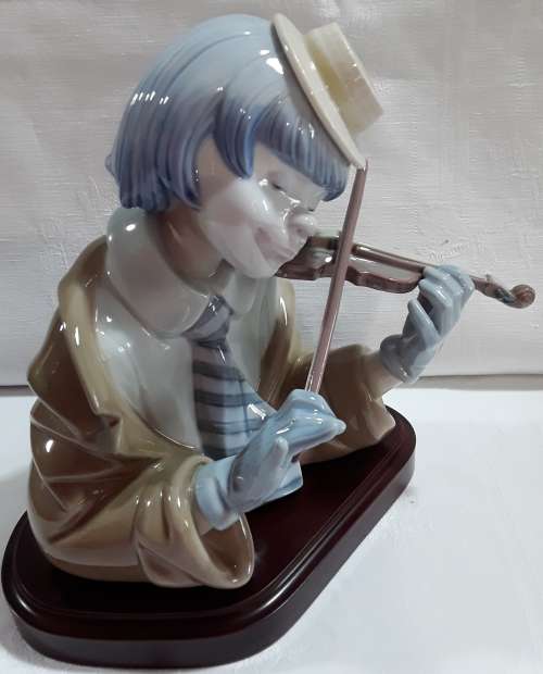 Ladro  Clown Bust on Wooden Base