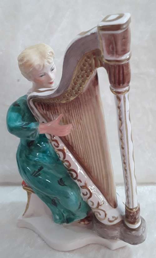 Wedgwood  Group Figures  /  3  Musicians