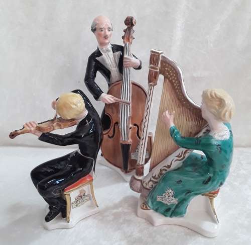 Wedgwood  Group Figures  /  3  Musicians