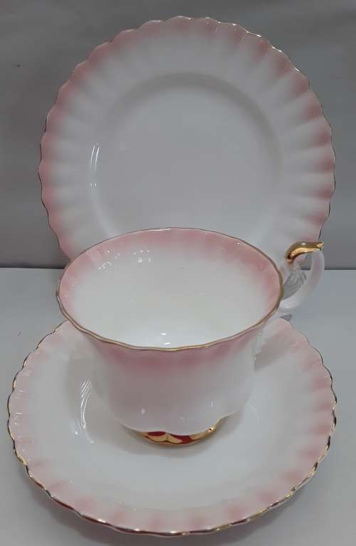 Royal Albert     ''RAINBOW''    Trio
