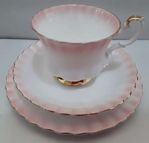 Royal Albert     ''RAINBOW''    Trio