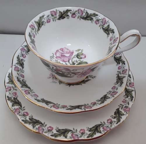 Royal Albert    ''Cotsworld''     Trio