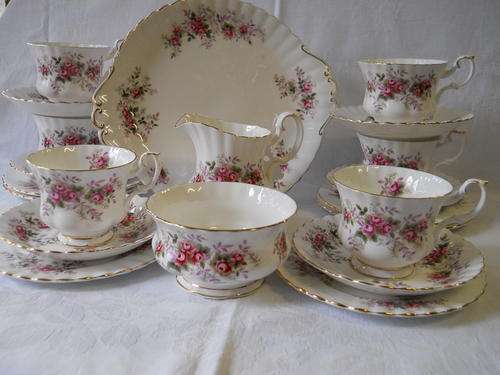 Royal Albert 21pc  ''Lavender Rose''  Teaset