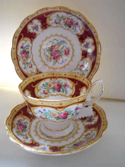 Royal Albert    ''Lady Hamilton''  Trio