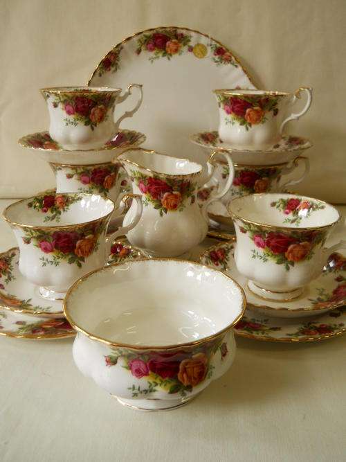 Royal Albert  'Old Country Roses'  21pc  Tea Set