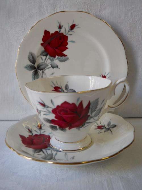 Royal Albert  'Sweet Romance'  Trio