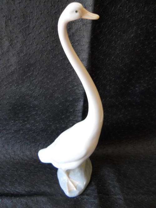 NAO  -   By  Lladro     -  Duck Figure