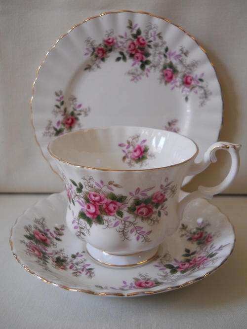 Royal  Albert  -  Lavender  Rose  -  Trio