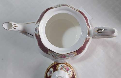 Royal Albert  -  Lady Hamilton  -  Tea Pot
