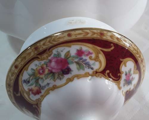 Royal Albert  -  Lady Hamilton  -  Tea Pot