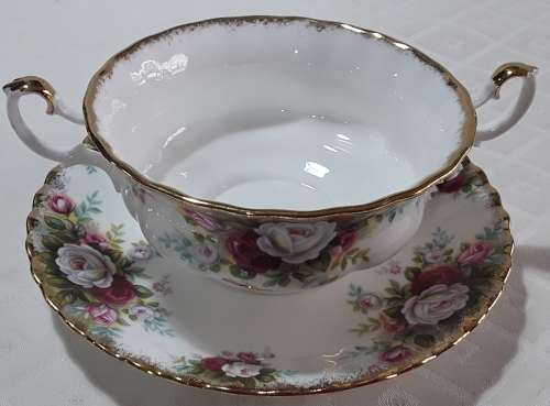 Royal Albert  -  Celebration  -  Soup coupe &  Saucer