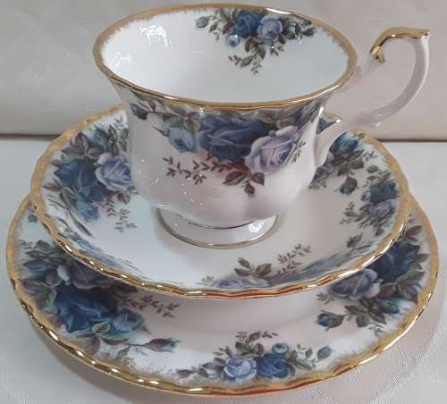Royal Albert  ''Moonlight Rose''    Trio.