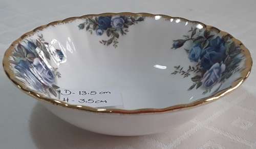 Royal Albert  ''Moonlight Rose''    Dessert Bowl