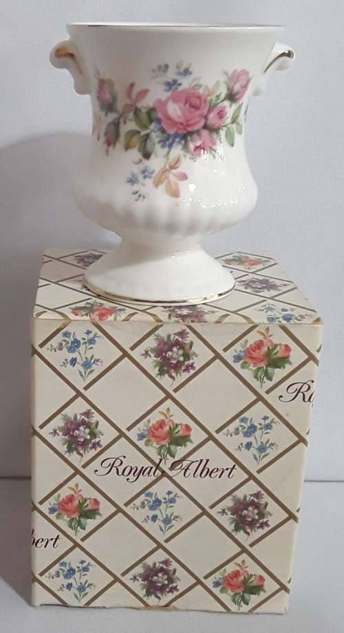 Royal  Albert  ``MOSS ROSE``  Boxed  Vase