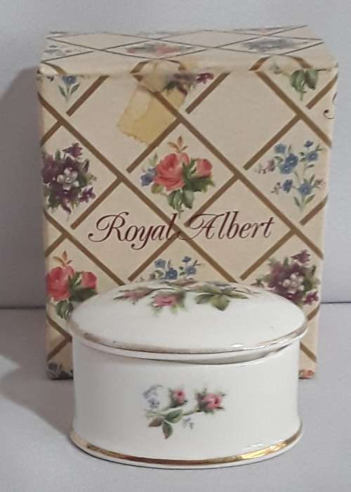 Royal  Albert  ``MOSS ROSE``  Boxed  lidded Trinket