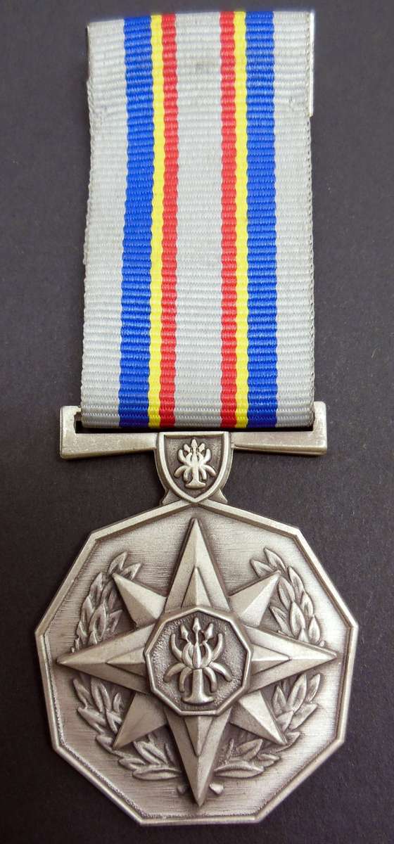 *CRAZY R1 START* 2004 South African Police Service 20yrs Loyal Service Medal - Silver, Full Size
