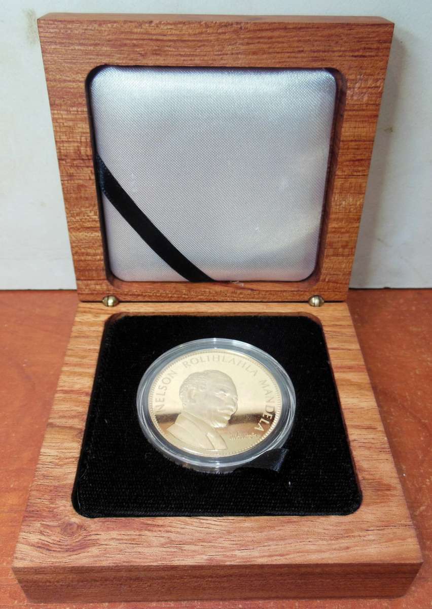*CRAZY R1 START* 1994-1999 South Africa's President Nelson Mandela medallion in wooden box