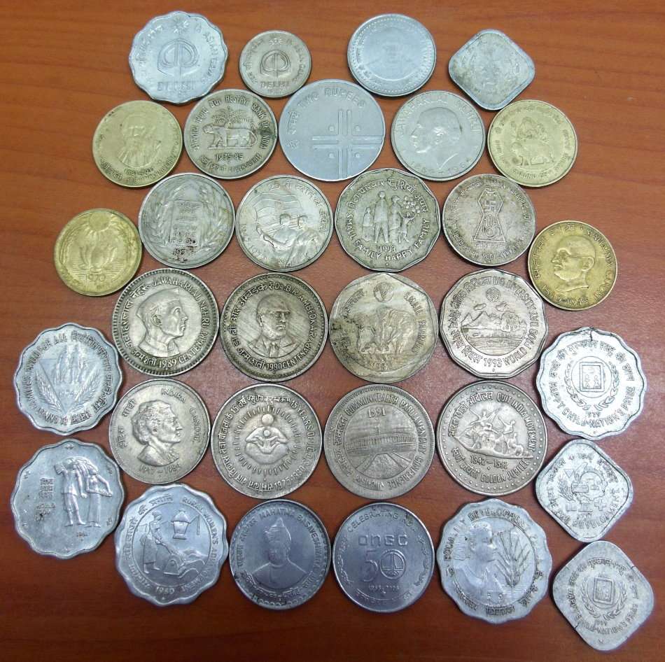 *CRAZY R1 START* India - Lot of 32 commemorative coins all different - bid per coin