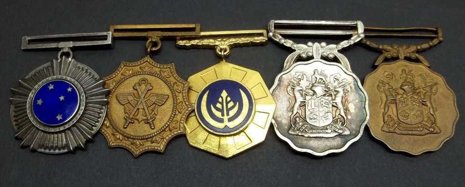 *CRAZY R1 START* SADF Group of 5 Medals - with Southern Cross Medal