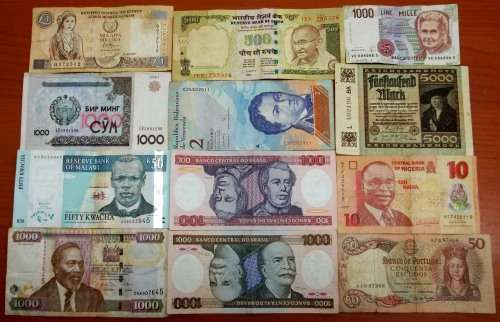 *CRAZY R1 START* Lot of 12 International bank notes - bid per note