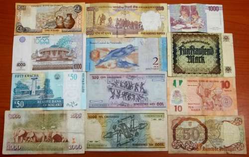 *CRAZY R1 START* Lot of 12 International bank notes - bid per note