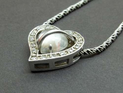 *CRAZY R1 START* Sterling Silver Heart Shaped pendent with stone