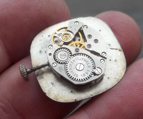 *CRAZY R1 START* Vintage DEFIANT 17 Jewels manual wind lady`s watch - For resoration/spares