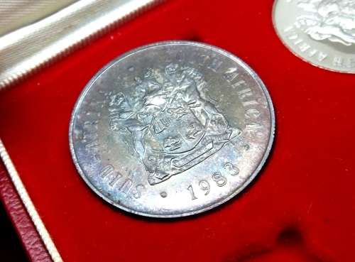 *CRAZY R1 START* 1983 RSA Proof coin set - R145 worth of Silver