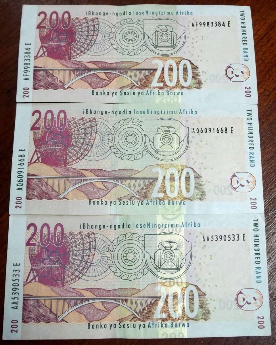 RSA 200 Rand late 2000`s - in EF condition - only one available