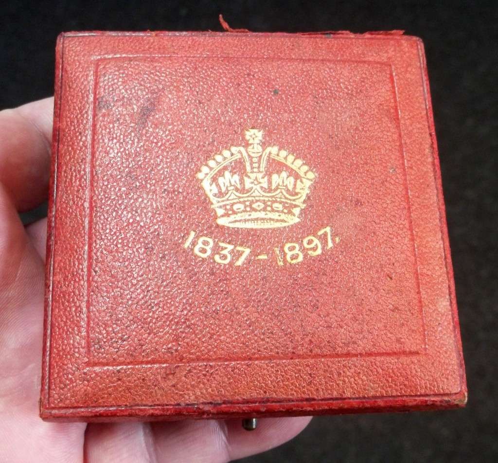 1897 Diamond Jubilee of Queen Victoria medallion - in original box