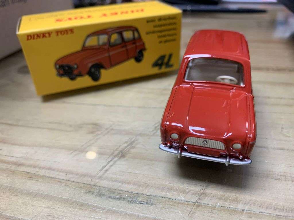**R1 Auction**  DINKY TOYS Renault 4L-China