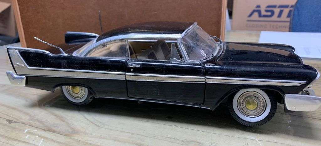 Motormax USA 1:18 1958 Plymouth Fury Diecast Model