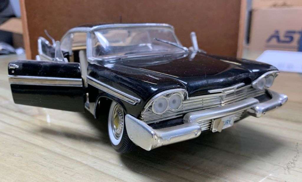 Motormax USA 1:18 1958 Plymouth Fury Diecast Model
