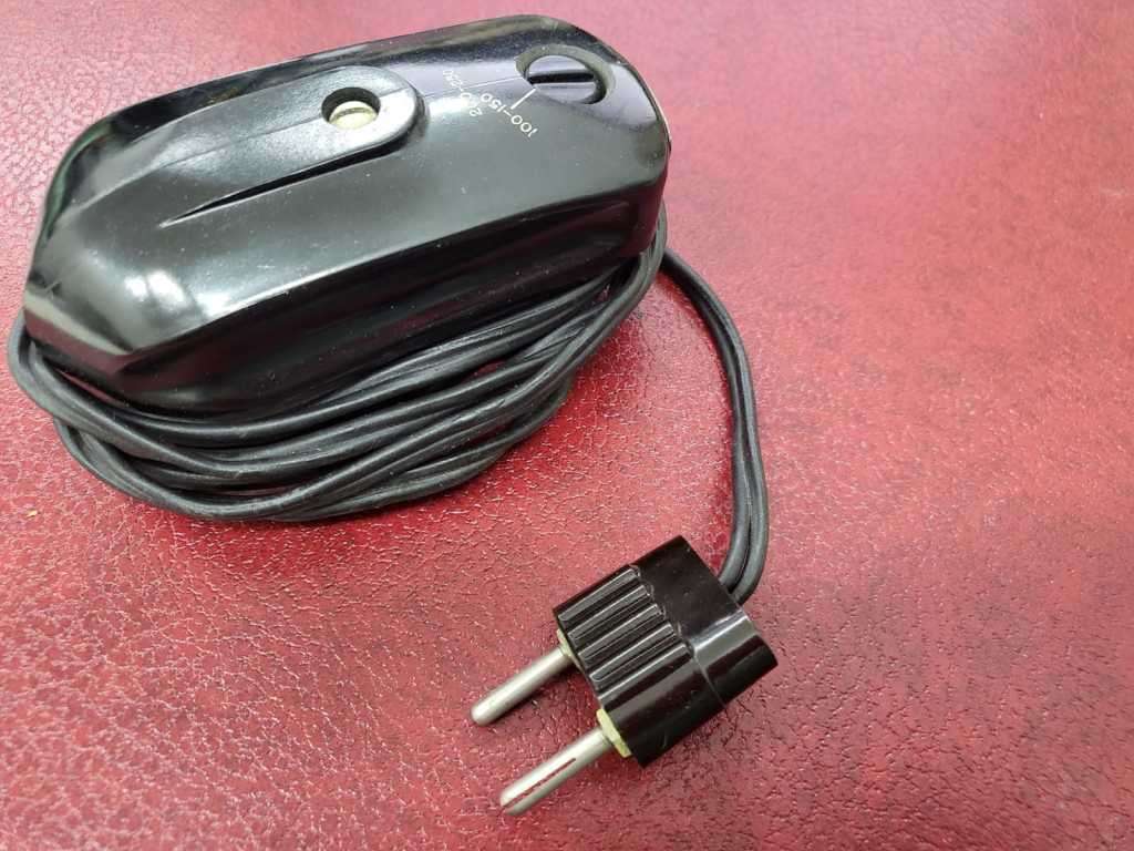 **R1 Auction**  VINTAGE SMOOTHIE PORTABLE SAD IRON BY LUCAS HOLDER COVENTRY 1948