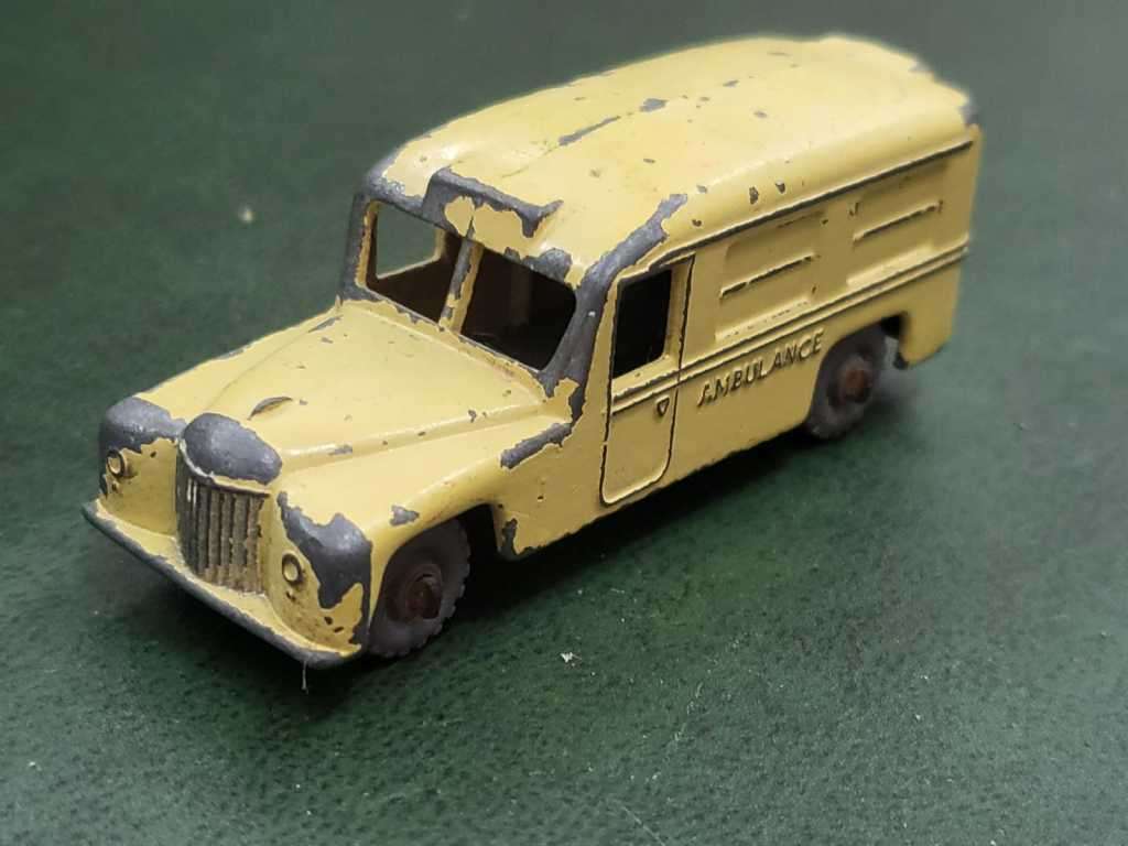 *R1 Auction* Lesney no 14 Daimler Ambulance 1958