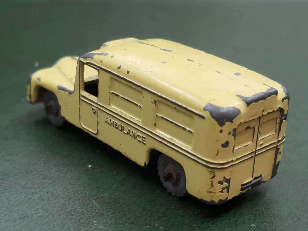 *R1 Auction* Lesney no 14 Daimler Ambulance 1958