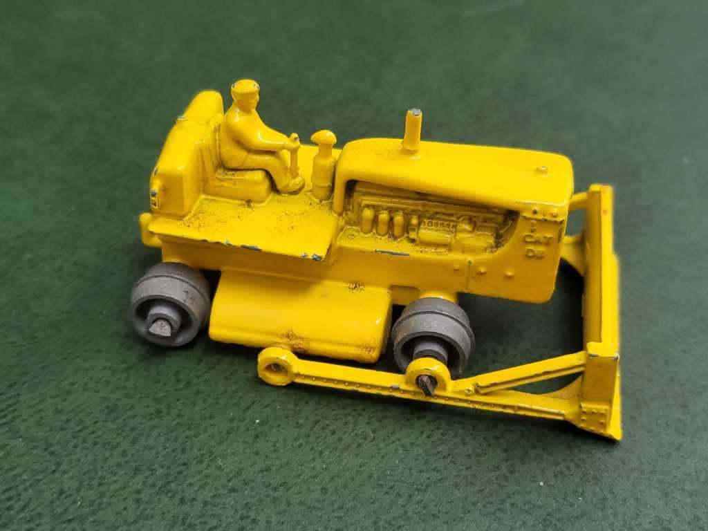 *R1 Auction* Lesney no 4 Sand and Gravel Supplies Truck &no 8 Caterpillar  Tractor