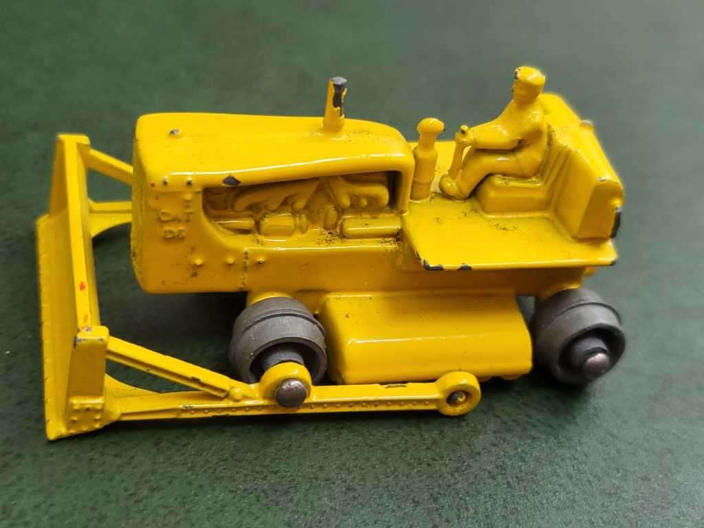 *R1 Auction* Lesney no 4 Sand and Gravel Supplies Truck &no 8 Caterpillar  Tractor