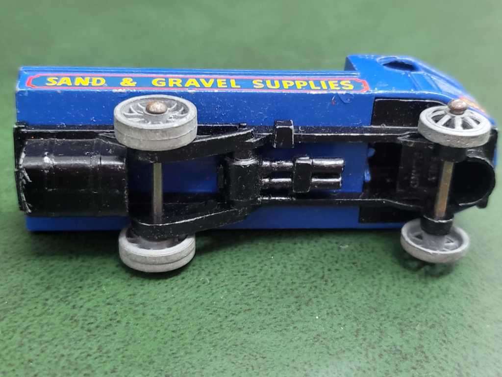 *R1 Auction* Lesney no 4 Sand and Gravel Supplies Truck &no 8 Caterpillar  Tractor