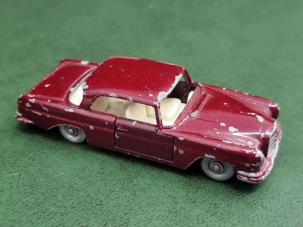 *R1 Auction* Lesney no53 Mercedes-Benz 220 S.E